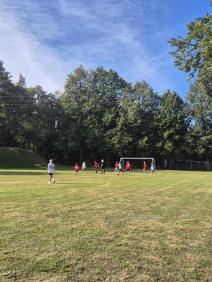 II połowa meczu pomiędzy drużyną dziewcząt ze Strykowa i z Koźla.